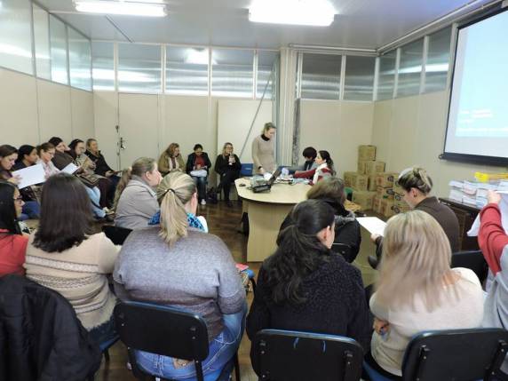 Secretaria realiza encontro com servidoras da alimentação
escolar - foto 2