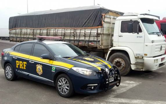 PRF flagra quase 20 toneladas de peso excedente em três caminhões na BR 101 em Araranguá - foto 2
