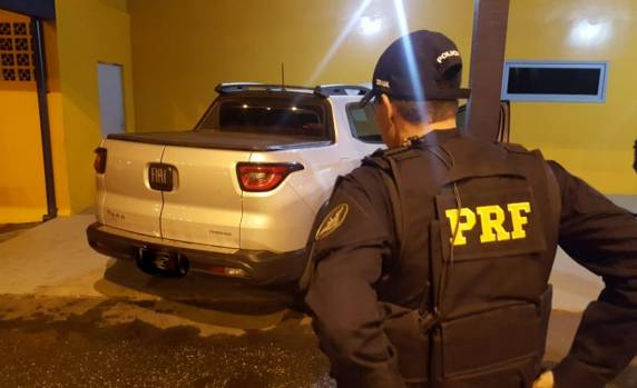 PRF recupera picape roubada e apreende arma na BR 101 no norte do estado - foto 3