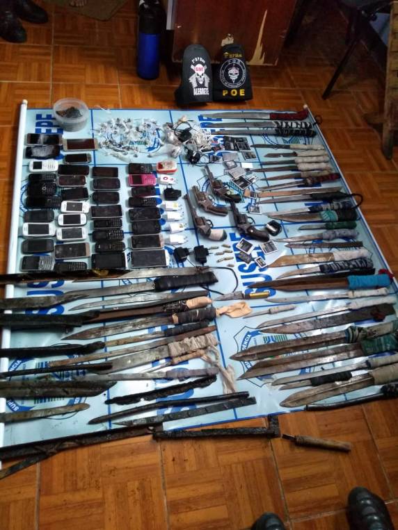 Devassa no Presídio de Alegrete localiza arsenal de armas, drogas e celulares - foto 2