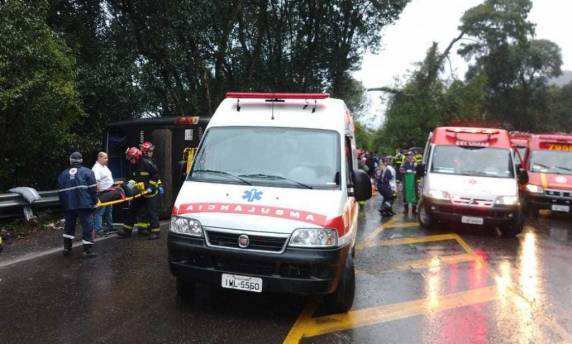 Acidente ocorreu na BR-470, no Rio 

Grande do Sul. Passageiros tiveram lesões leves