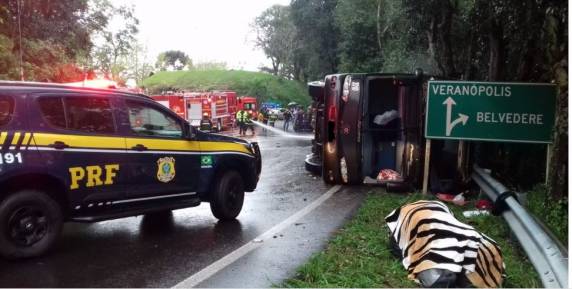 Acidente ocorreu na BR-470, no Rio 

Grande do Sul. Passageiros tiveram lesões leves