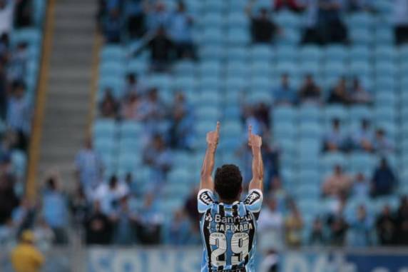 Tricolor vai a 44 pontos e assume provisoriamente a quinta posição 

na tabela