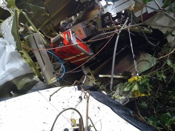 Avião de pequeno porte cai e pega fogo no Oeste de SC - foto 3