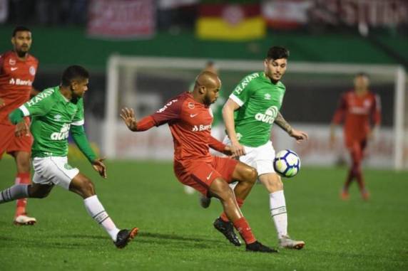 Com 50 pontos, contra os 49 do Colorado, o São Paulo de Aguirre volta a ser líder da competição