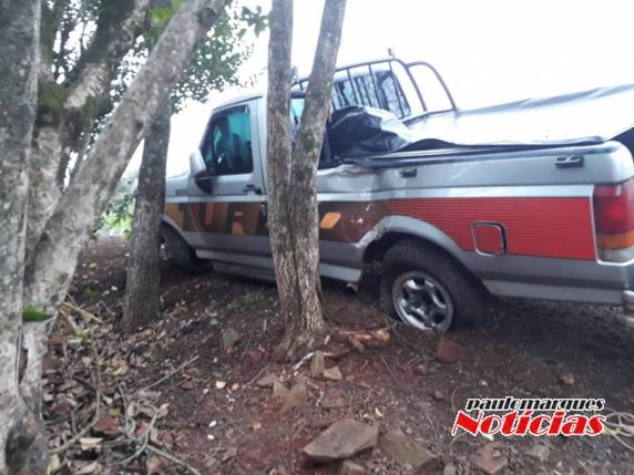 Colisão traseira resulta em danos
materiais na RS 342 em Três de Maio - foto 3