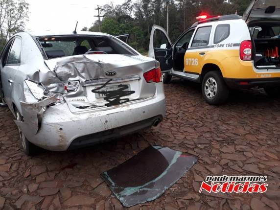 Colisão traseira resulta em danos
materiais na RS 342 em Três de Maio - foto 2