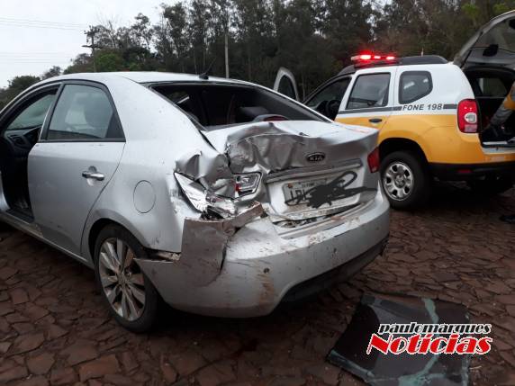 Colisão traseira resulta em danos
materiais na RS 342 em Três de Maio - foto 5