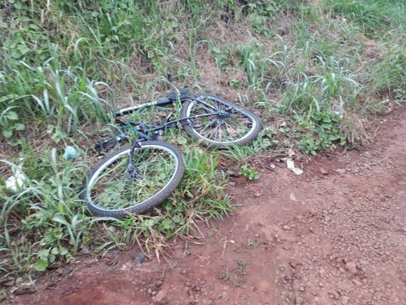 Acidente envolve moto e bicicleta e deixa dois feridos em Três de Maio - foto 2