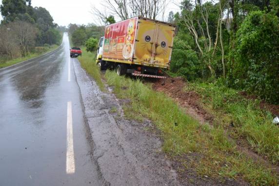 Ultrapassagem mal sucedida causa acidente na ERS 324 em Ronda Alta - foto 2