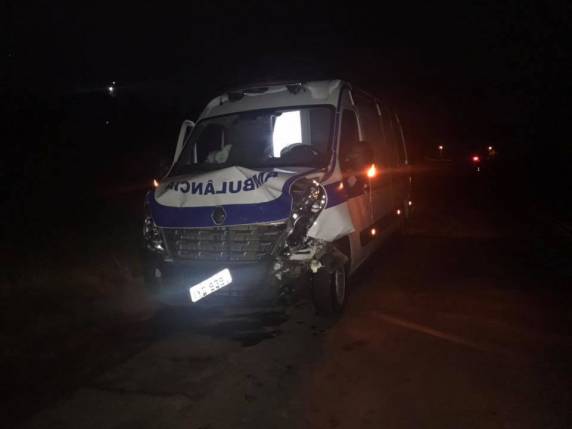 Acidente envolve carro e ambulância em trevo de Cruz Alta - foto 3