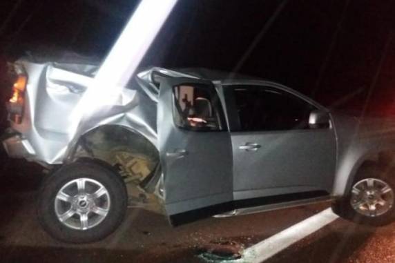 Caminhão bateu na traseira de uma caminhonete S10 na altura do km 65 da 

rodovia
