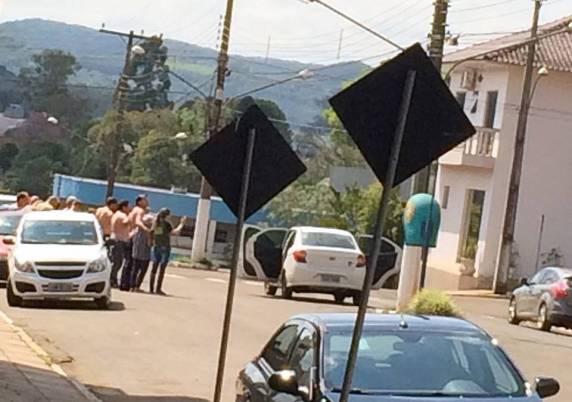 Clientes e funcionários das agências foram obrigados a fazer escudo humano no município do 

Norte do Estado