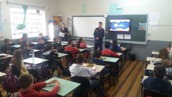 Corpo de Bombeiros de Três de Maio desenvolve o projeto ''Bombeiros na Escola'' - foto 2
