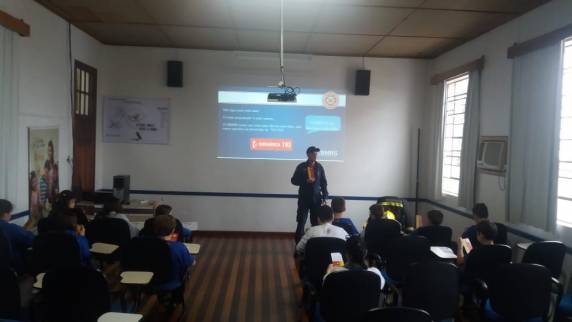 Corpo de Bombeiros de Três de Maio desenvolve o projeto ''Bombeiros na Escola'' - foto 5