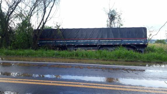 Colisão frontal
envolve caminhonete e carreta na RS 210 entre Boa Vista do Buricá e São Martinho - foto 4
