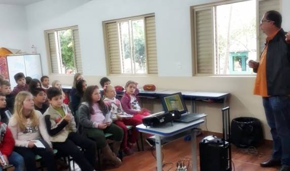 Educação Fiscal é tema de palestra nas escolas Francisco Sales Guimarães e São Pedro - foto 3