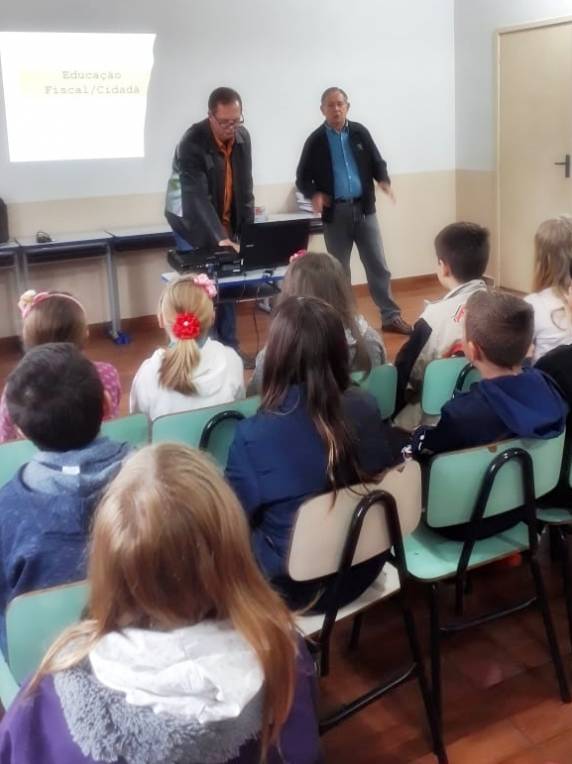 Educação Fiscal é tema de palestra nas escolas Francisco Sales Guimarães e São Pedro - foto 6