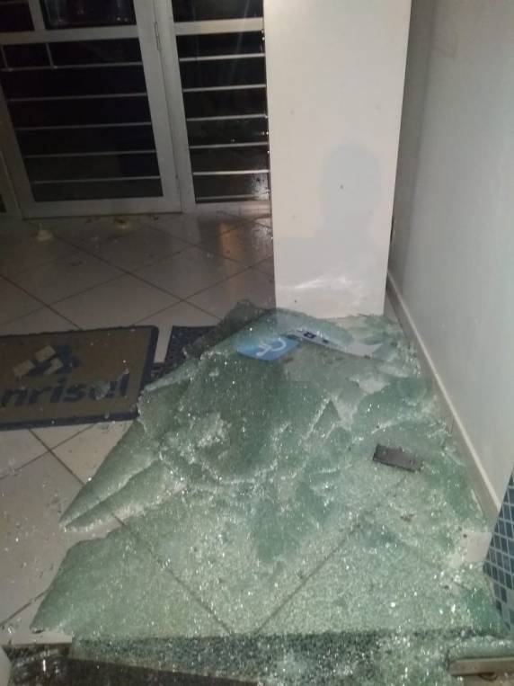 Agência bancária em Ibarama é alvo de assaltado por quadrilha - foto 2