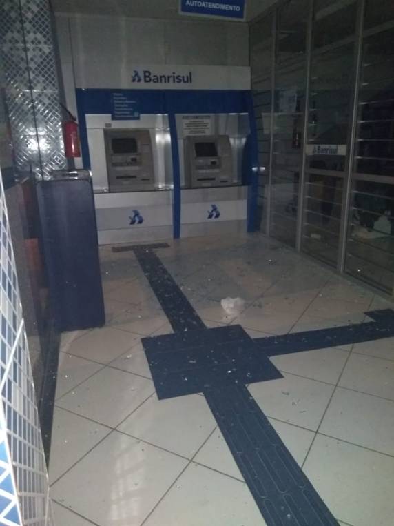 Agência bancária em Ibarama é alvo de assaltado por quadrilha - foto 3