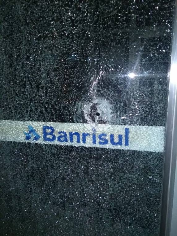 Agência bancária em Ibarama é alvo de assaltado por quadrilha - foto 4