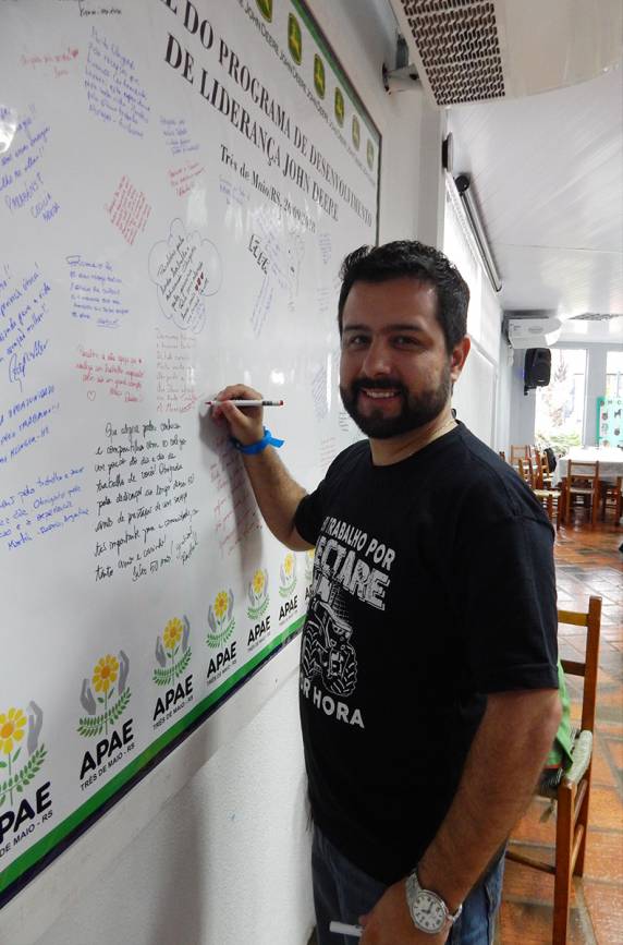 Apae de Três de Maio recebe ação social do Programa de Desenvolvimento de Lideranças
da John Deere - foto 4