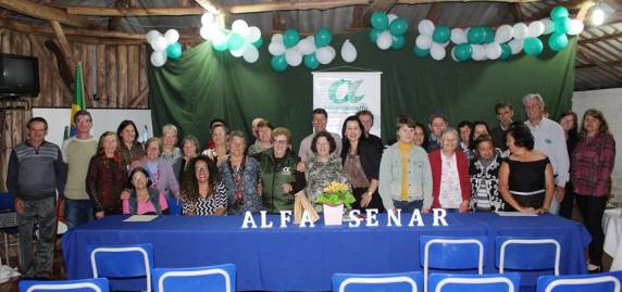 27 alunos receberam os certificados na noite de 

terça-feira