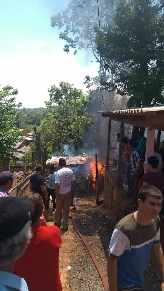 Residência é consumida pelo fogo em Ijuí - foto 3