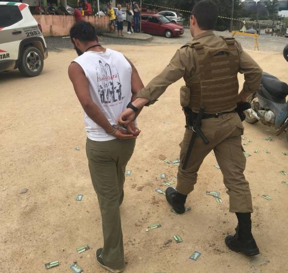 Até as 15h30, foram registradas 72 ocorrências e efetuadas 32 prisões. Em Morro da Fumaça, homem foi preso por marretar uma urna