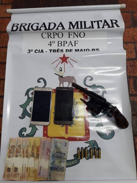 Foragido é preso e menor é apreendido após furarem barreira da Brigada Militar, em Três de Maio - foto 2