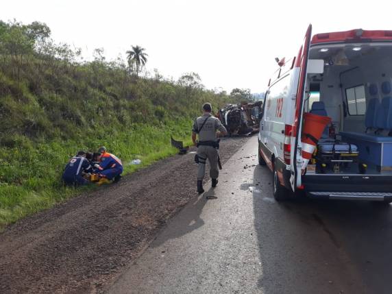 Colisão frontal na BR 285 deixa duas pessoas feridas gravemente - foto 3