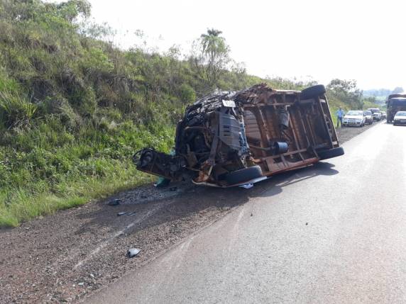Colisão frontal na BR 285 deixa duas pessoas feridas gravemente - foto 2