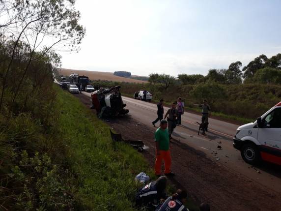 Colisão frontal na BR 285 deixa duas pessoas feridas gravemente - foto 4