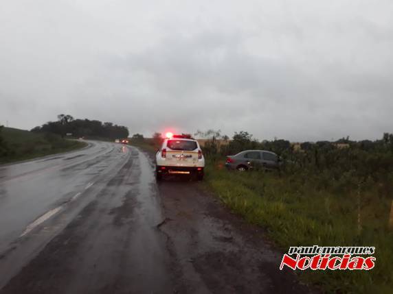 Colisão lateral envolve dois veículos na BR 472, próximo a 

São José Industrial - foto 7