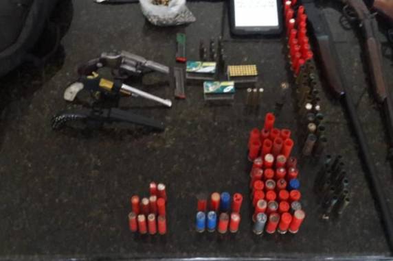 Proprietário da residência onde estava o armamento foi encaminhado à delegacia