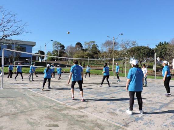 Grupo de idosos é pioneiro com jogo de câmbio na cidade - foto 6
