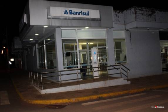 Agência do Banrisul de Água Santa é novamente atacada nesta madrugada - foto 3