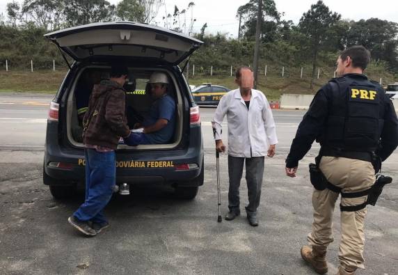 Quadrilha que furtou casal de idosos em
Tubarão é presa na BR 101 em Barra Velha - foto 3