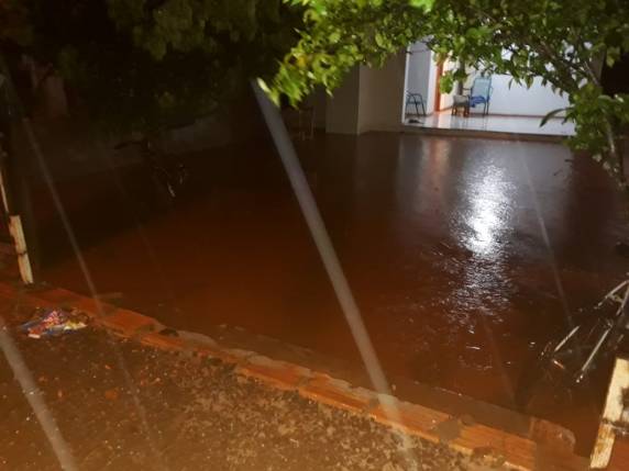 Famílias enfrentam problemas após chuvas em Tucunduva - foto 6