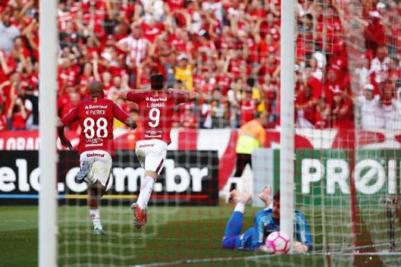 Damião marcou dois gols e Nico López fez o terceiro de pênalti