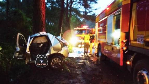 Carro parte ao meio e mulher morre em grave acidente na BR-282 - foto 3