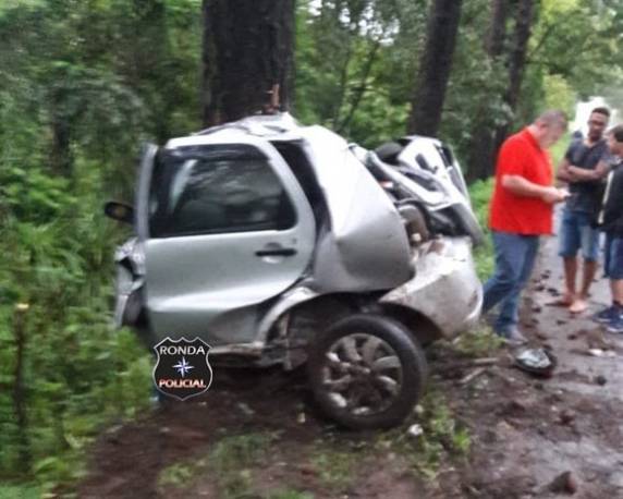 Carro parte ao meio e mulher morre em grave acidente na BR-282 - foto 2