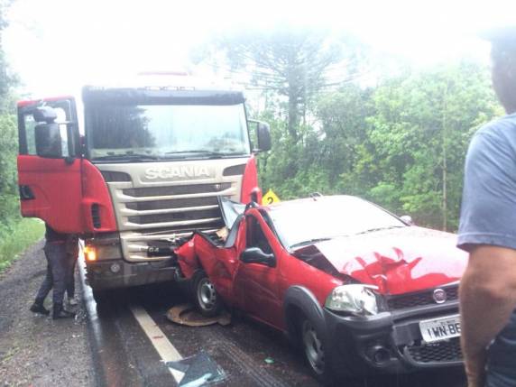 Engavetamento deixa dois feridos na RS 324 entre Marau e Passo Fundo - foto 2