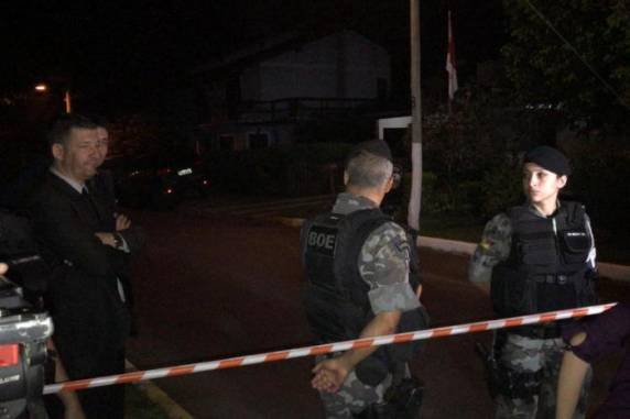 Vítima foi resgatada sem ferimentos e atendida por 

socorristas