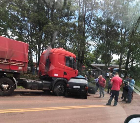 Grave acidente envolve automóvel e carreta na RS 342, no trevo de Catuípe - foto 6