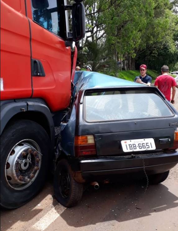 Grave acidente envolve automóvel e carreta na RS 342, no trevo de Catuípe - foto 5