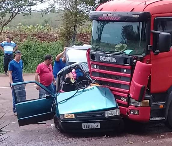 Grave acidente envolve automóvel e carreta na RS 342, no trevo de Catuípe - foto 3