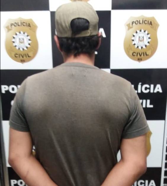 A Polícia Civil cumpriu o mandado na tarde desta quinta-feira (18)