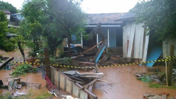 Casas foram destruídas e 188 pessoas 

ficaram desalojadas. Defesa Civil estadual está no município nesta sexta-feira para avaliar estragos e elaborar plano de reconstrução