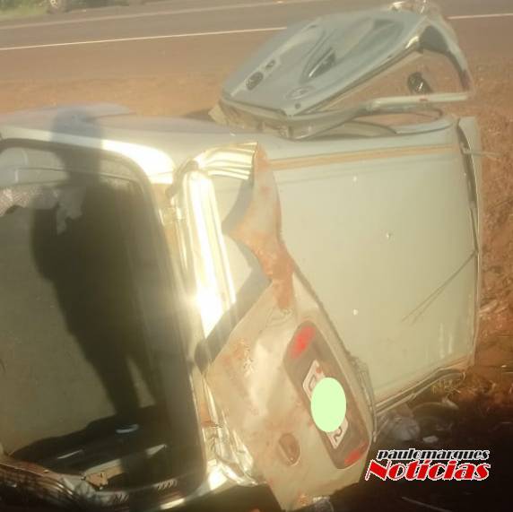 Saída de pista deixa três pessoas feridas na BR 472 em Três de Maio - foto 2